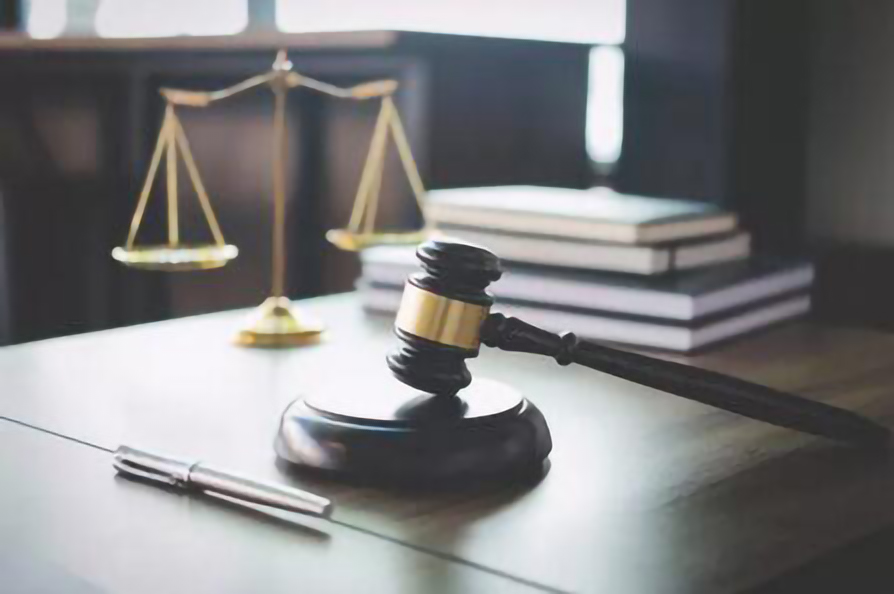 这些员工企业裁员应当优先留用，强裁属违法解雇？