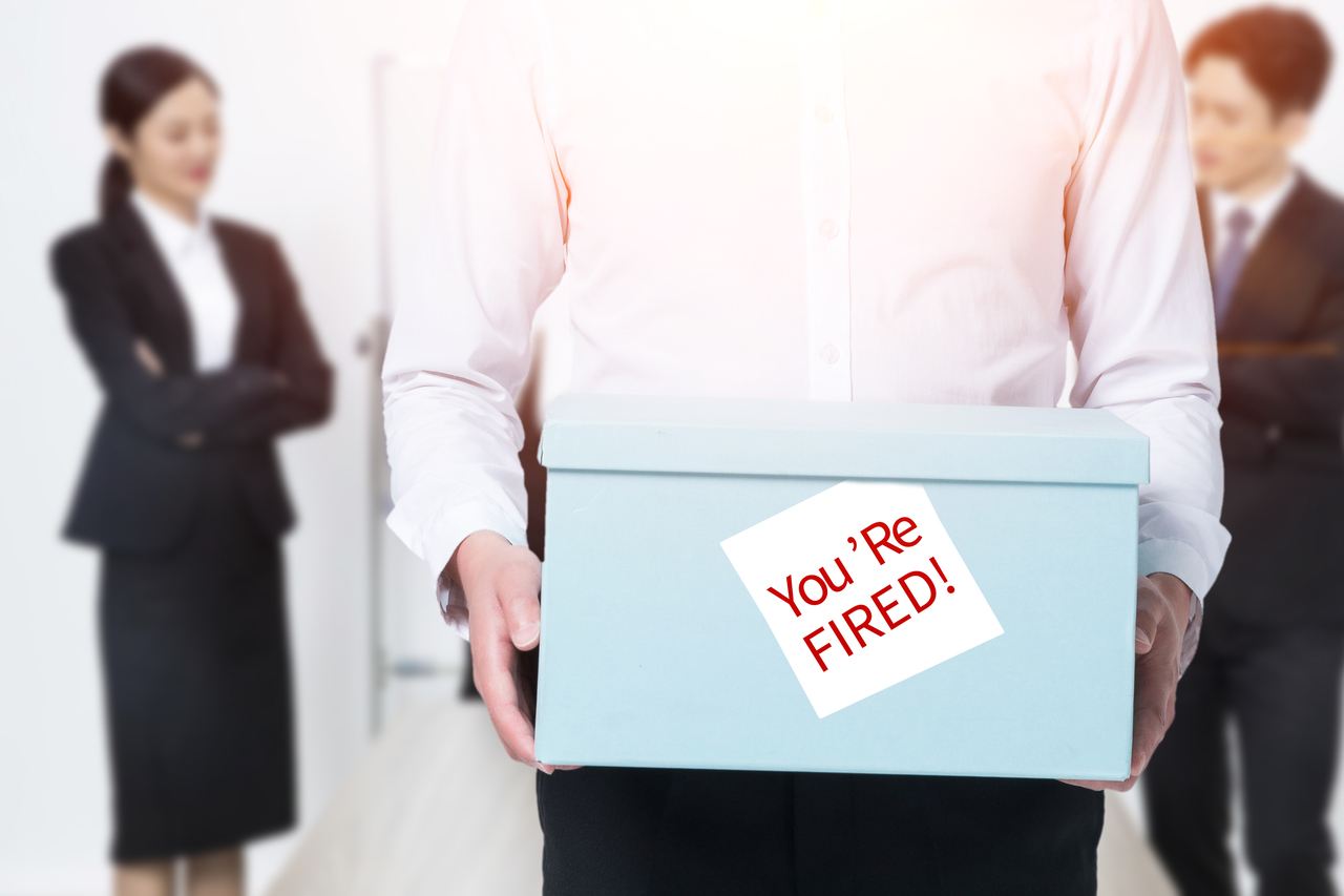 企业违法辞退试用期员工，只需赔偿一个月工资？